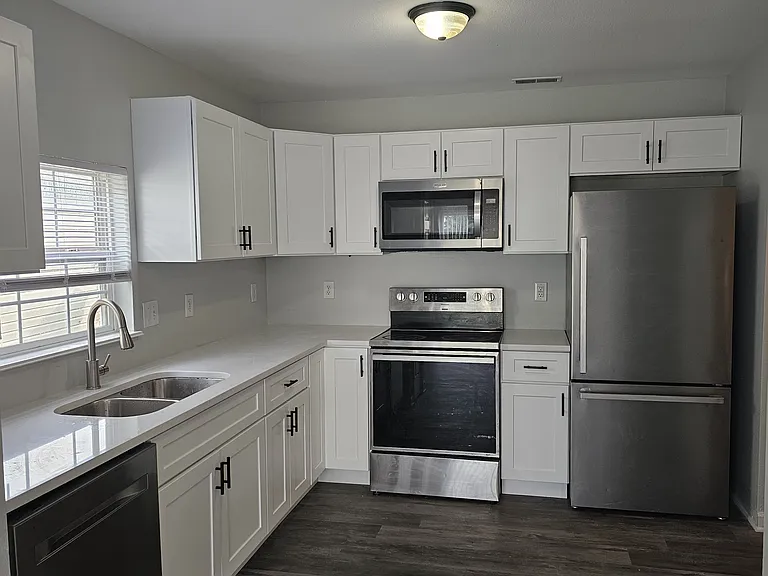 2319 Layton Park Dr — Photo 4
