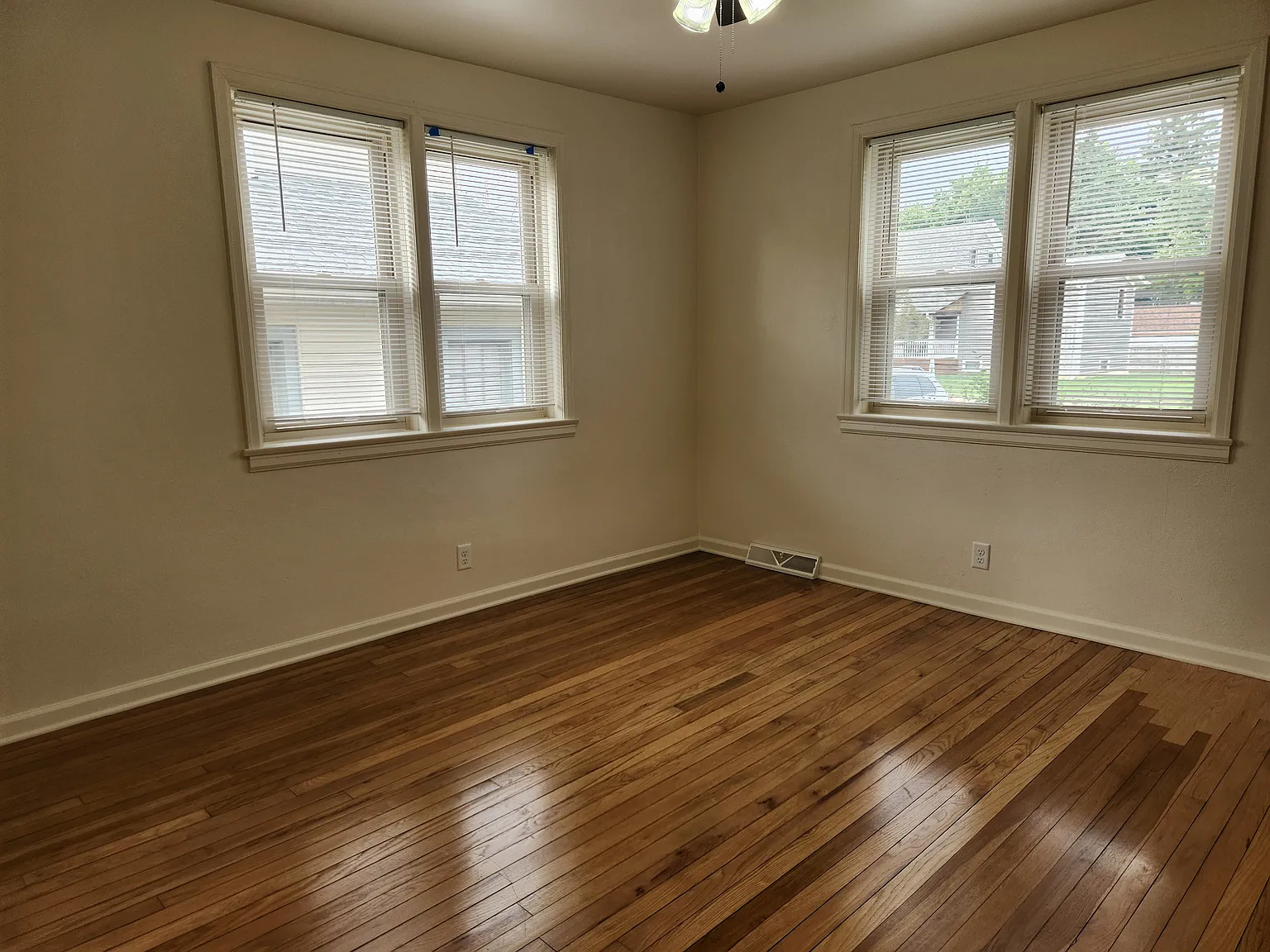 2 bed, 900 sqft, $1,400 — Photo 2