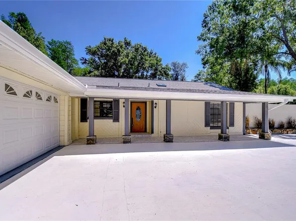 1120 Country Ln, Lutz, FL 33558