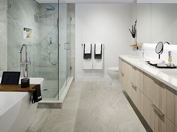 5th image of 423 6th St #702