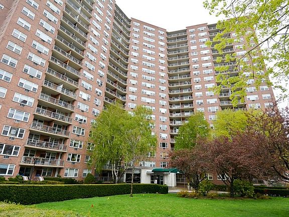 3rd image of 5800 Arlington Ave APT 1K