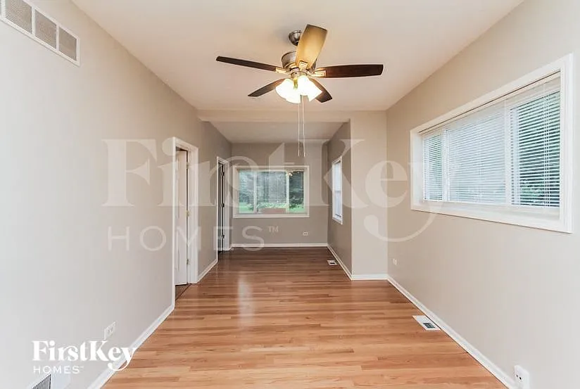 3 bed, 2.0 bath, 1496 sqft, $2,745 — Photo 3