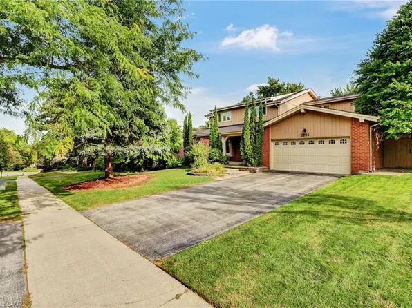 2284 Mansfield Dr, Burlington, ON L7P 3J4