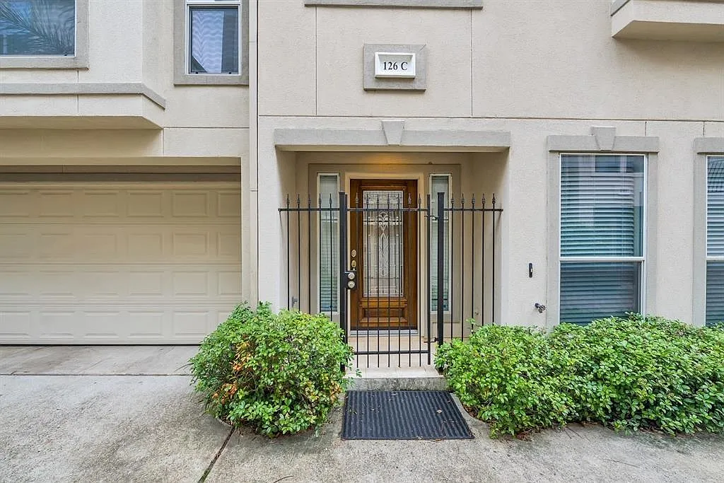 3 bed, 3.5 bath, 2319 sqft, $3,250 — Photo 4