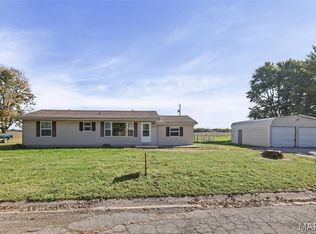 215 Avalon St, Brighton, IL 62012