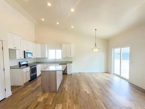2nd image of 2359 Almo Ave