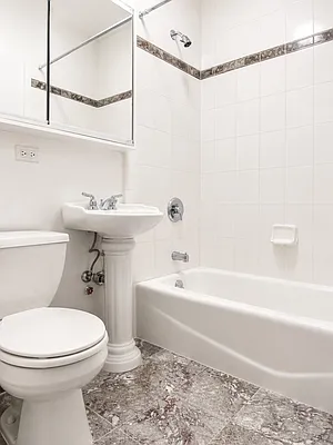 Bathroom, photo 1