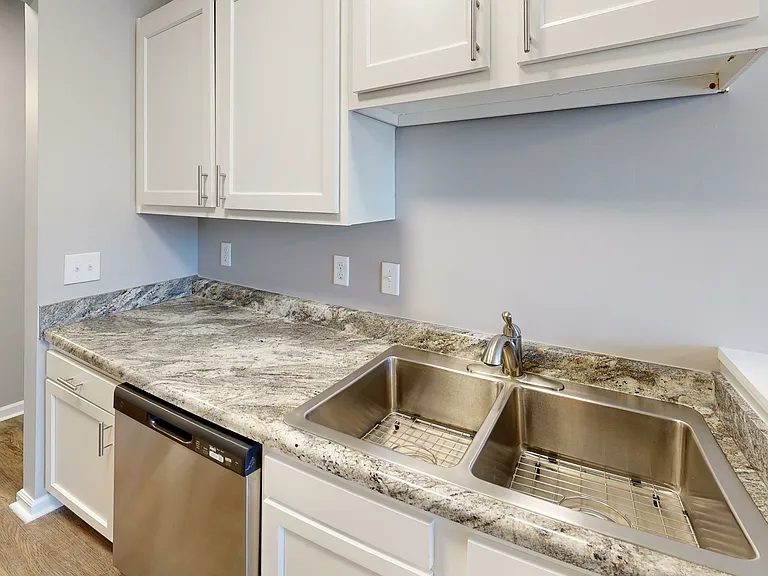 Burlington Oaks Apartments — Photo 33