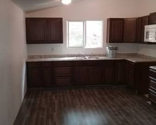 3rd image of 1514 1/2 Ewing St