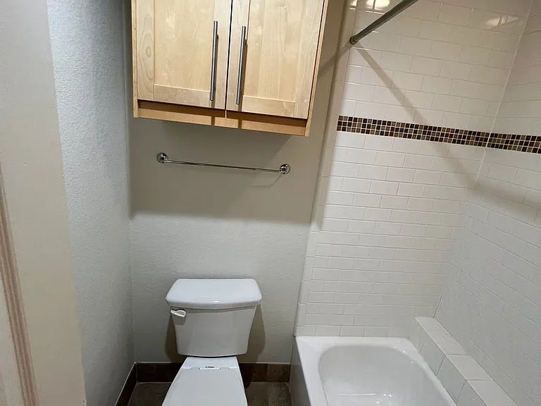 7685 Northcross Dr #909 — Photo 13