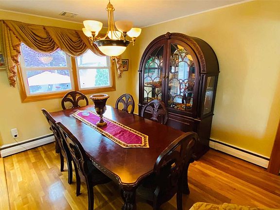 4th image of 80 Cantiague Ln