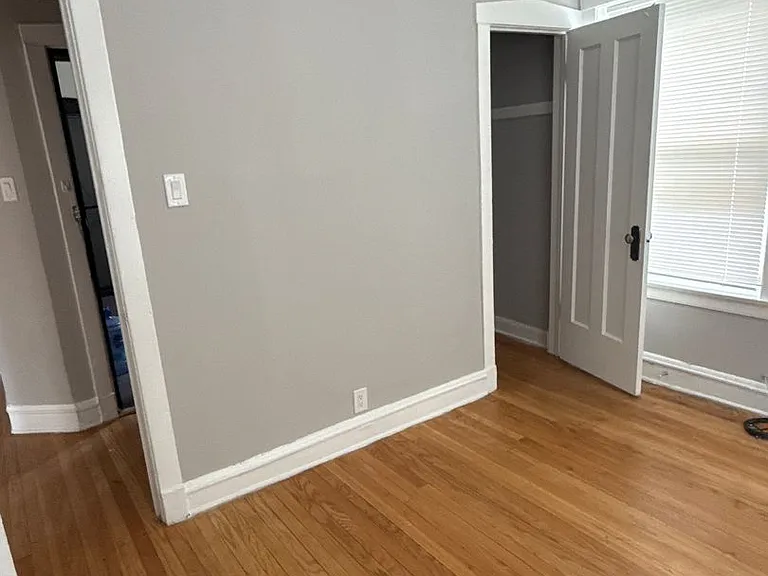 SPACIOUS 2 BEDROOM APARTMENTS AVAILABLE — Photo 49