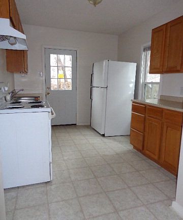4th image of 393 Girard Ave