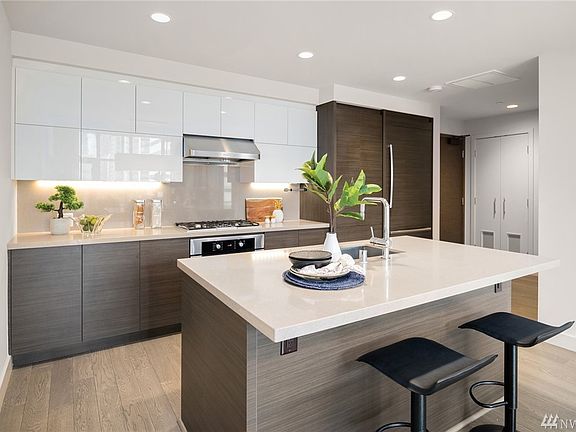 5th image of 588 Bell St Unit 610