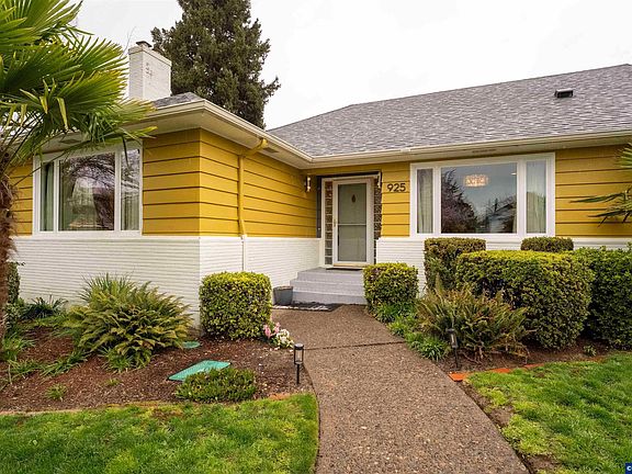 3rd image of 925 6th Ave SW