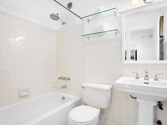 4th image of 438 Clermont Ave APT G