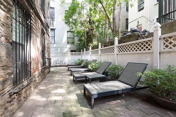 Rented by Compass | media 47