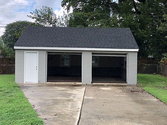 garage with electricity WOW