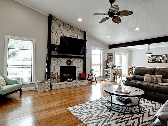4th image of 4611 34th Avenue Dr W