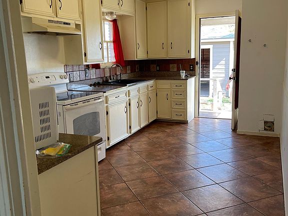 3rd image of 4110 Markins Dr