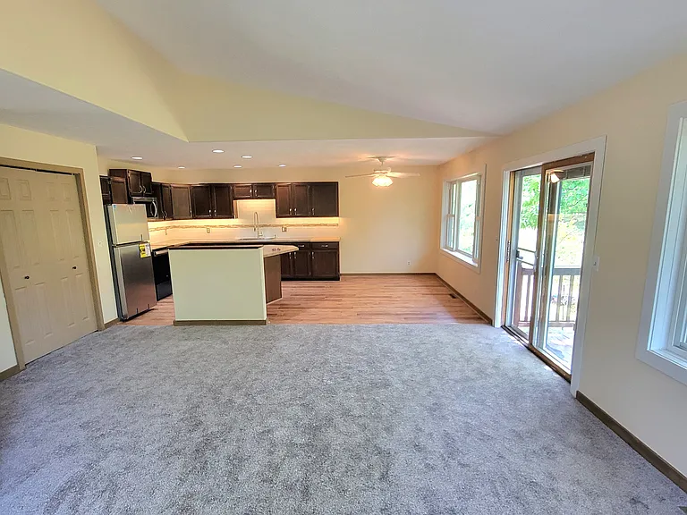 4398 Manhattan W — Photo 2