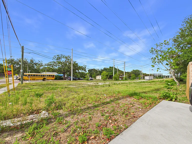 605 S Disston Ave #1/2 — Photo 17