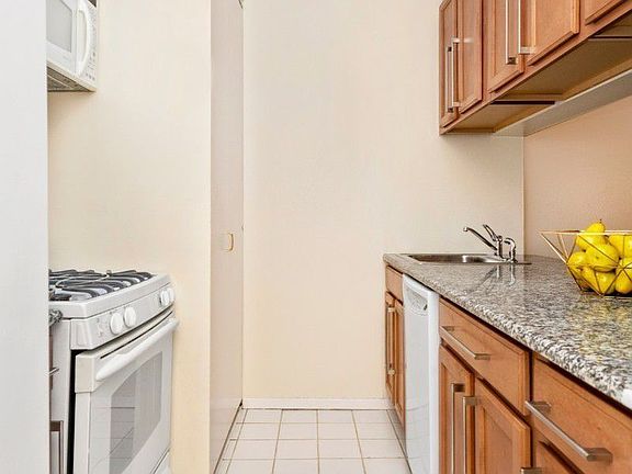 5th image of 373 W 49th St #Th1a
