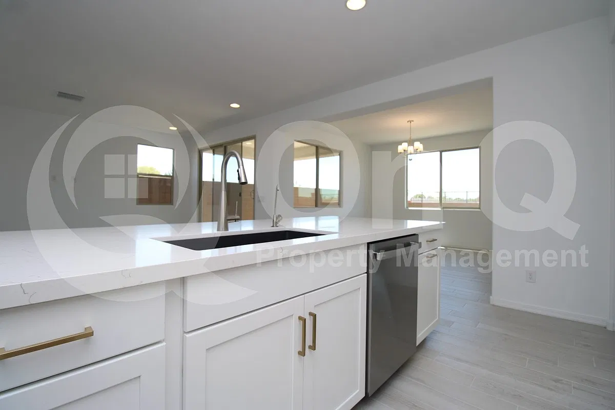 4 bed, 3.0 bath, 2360 sqft, $2,650 — Photo 4