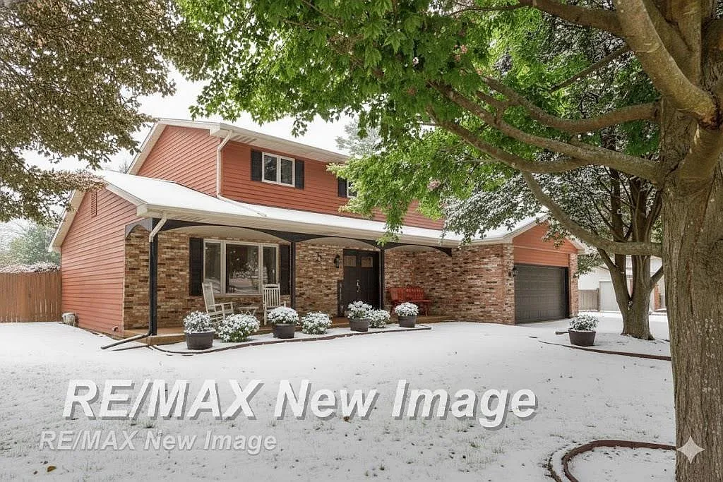 8889 Crooked Creek Dr photo 1