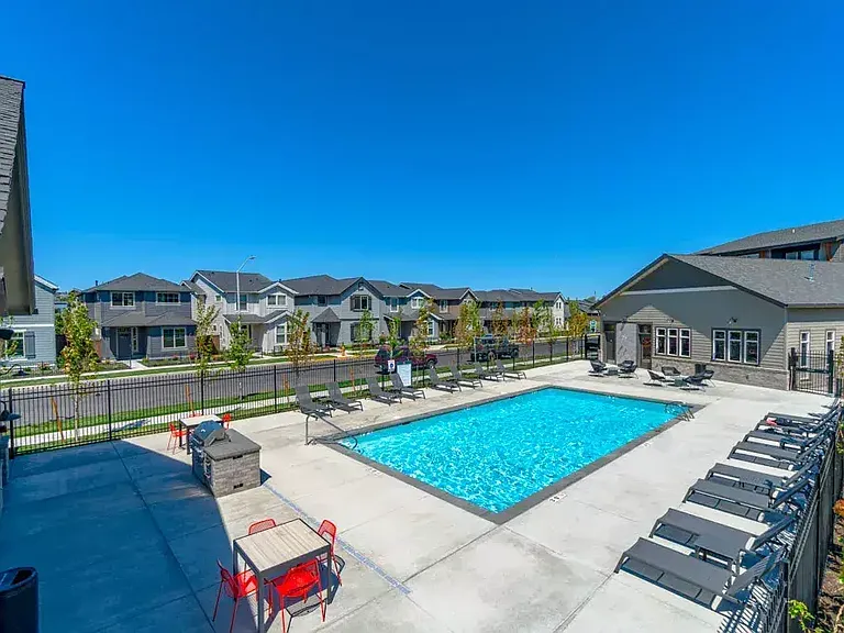 Pool BBQ Lounge