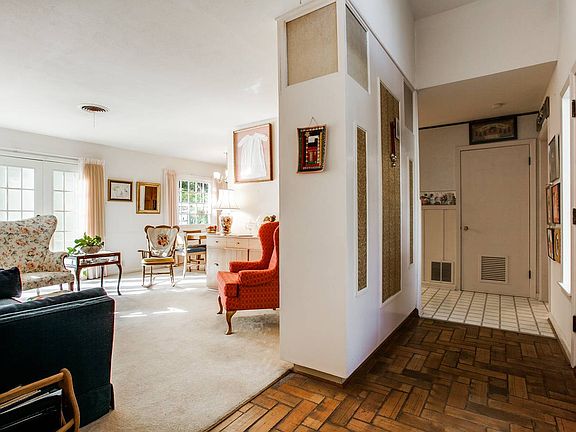 5th image of 410 Rockhill Dr