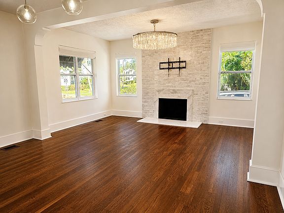 5th image of 4534 W Beachway Dr