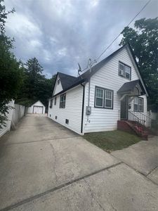 27 Brook Avenue, Bay Shore, NY, 11706