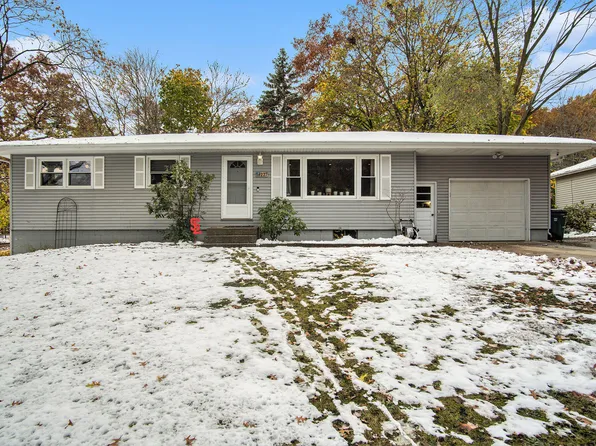 227 S Fruitport Rd, Spring Lake, MI 49456