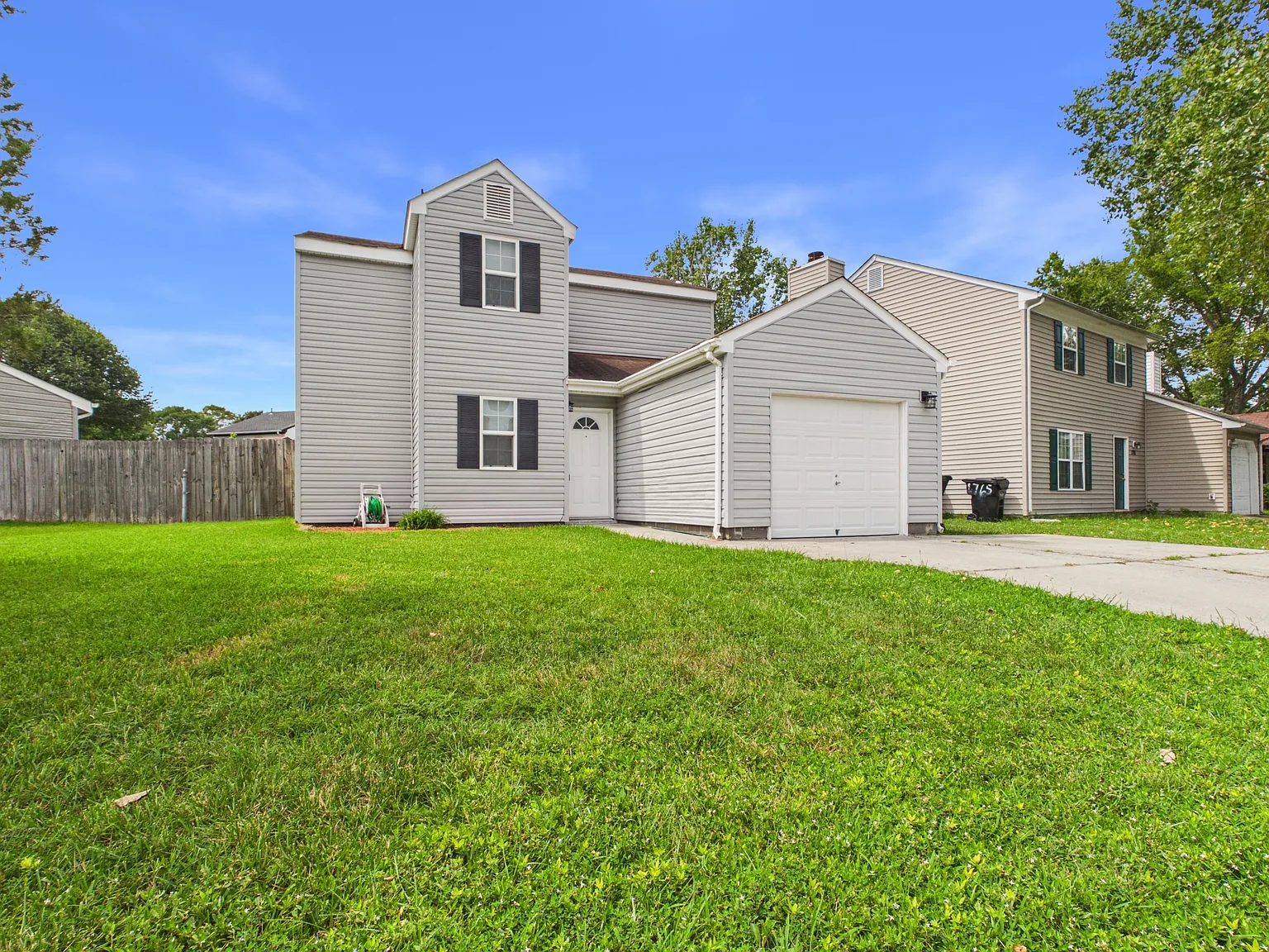 3 bed, 1.5 bath, 1284 sqft, $2,595 — Photo 2