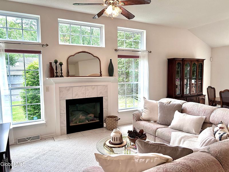 4th image of 2 Sheridan Court