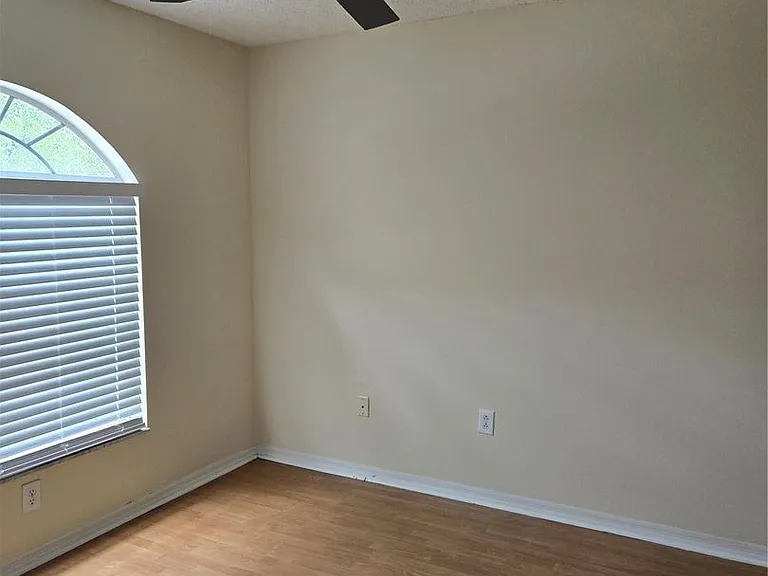 728 Burlwood St — Photo 15