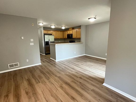 4th image of 1696 25th Ave NE