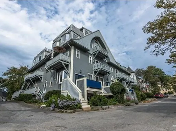 5 Pirates Ln APT 1B, Gloucester, MA 01930
