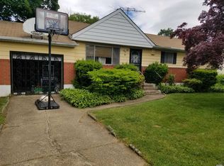 11 Pine Rd, Amityville, NY 11701