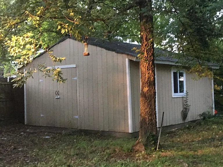 Detached garage
