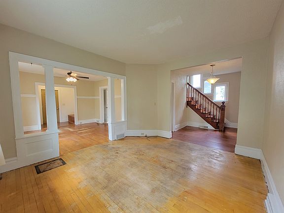 4th image of 1916 Latham St