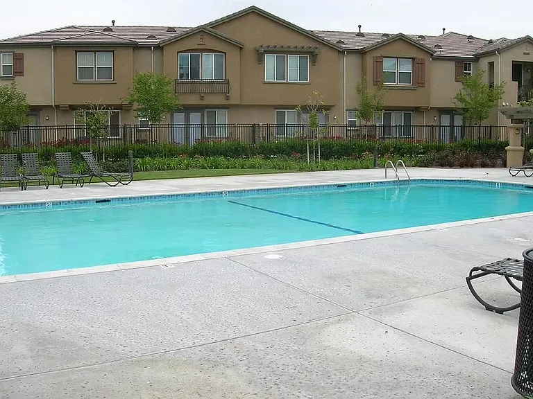 25557 Huxley Dr — Photo 9