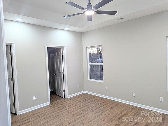 5th image of 858 McClure Cir
