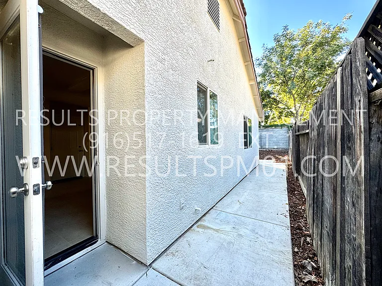 1529 Blue Squirrel St — Photo 5