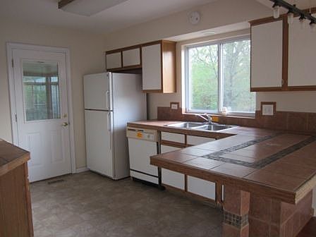 5th image of 1415 Keele Dr