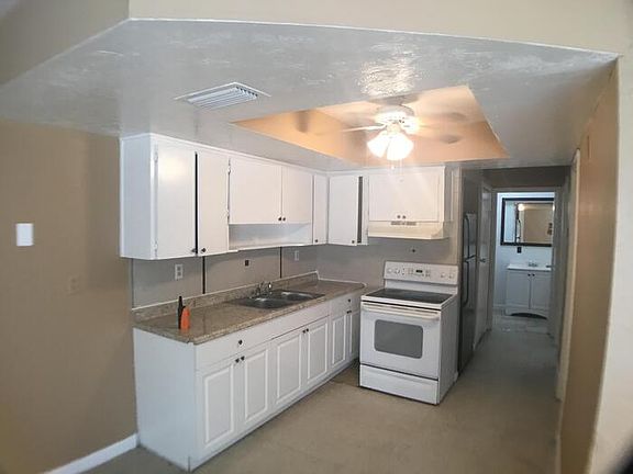 3rd image of 3745 Estelle Ave