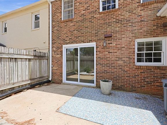 4th image of 159 Charlestowne Cir