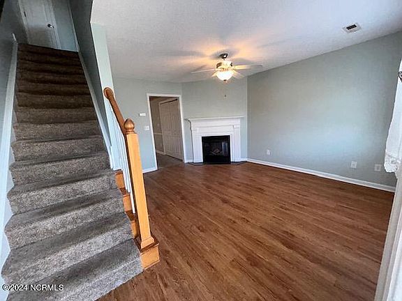 2nd image of 2385 Vineyard Dr APT I4