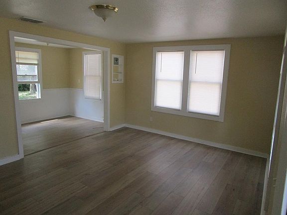 3rd image of 309 W Sylvia St